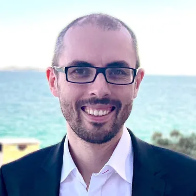 Portrait of Ilya Pashkovskiy, founder of Testbedded GmbH